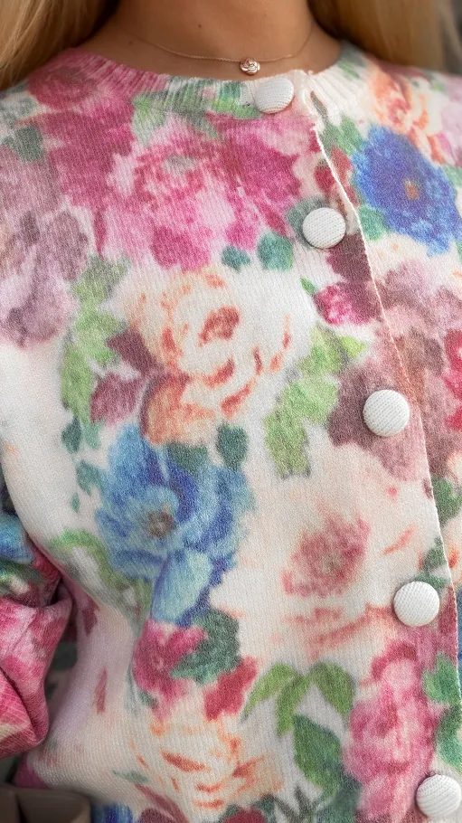 Piękny sweter z wiskozy cały w kwiaty zapinany na guziki ONE SIZE - R092
