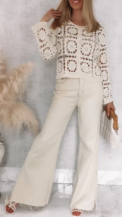 Bawełniany ażurowy sweter zapinany na guziki ONE SIZE ecru - R905