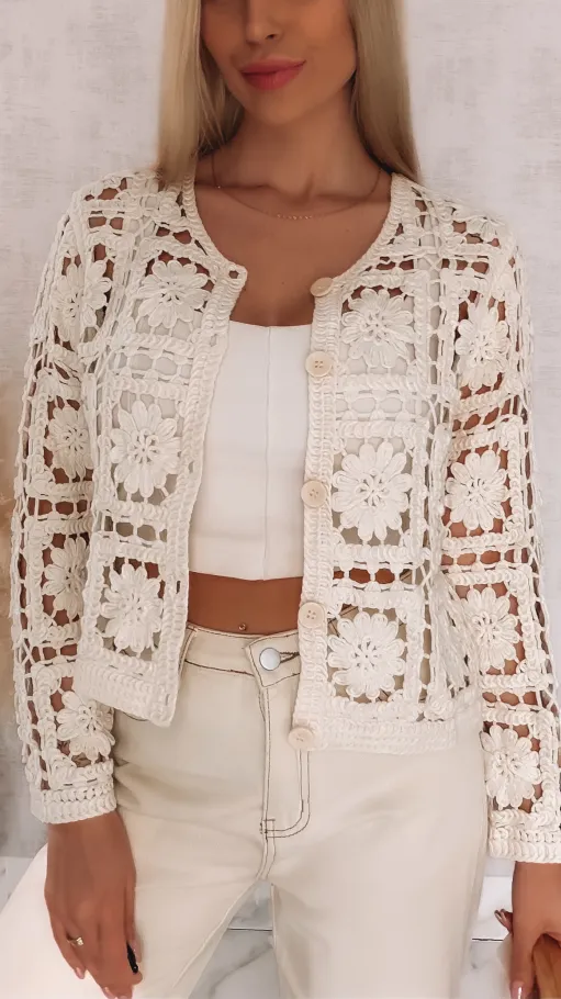 Bawełniany ażurowy sweter zapinany na guziki ONE SIZE ecru - R905