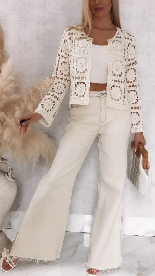 Bawełniany ażurowy sweter zapinany na guziki ONE SIZE ecru - R905