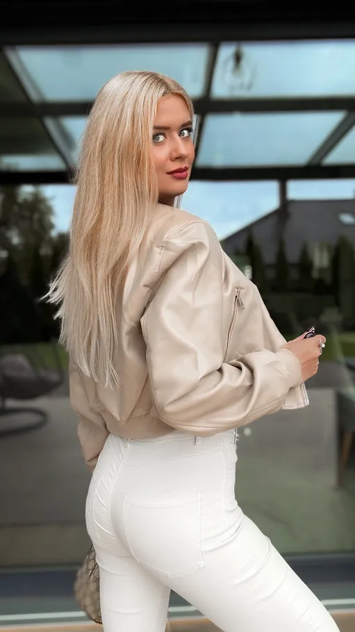 Oryginalna beżowa kurtka bomberka z eko skóry - R167