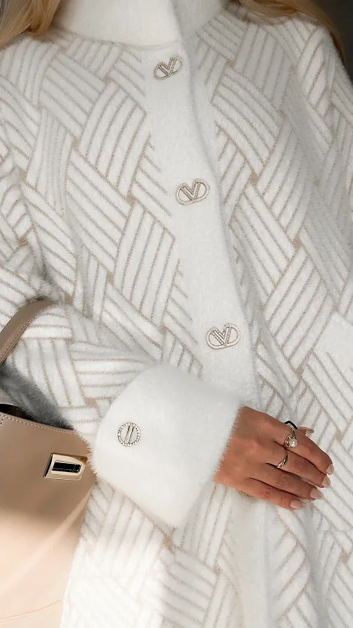 Elegancki wełniany płaszcz ALPAKA wzór warkocz ONE SIZE ecru - R043A