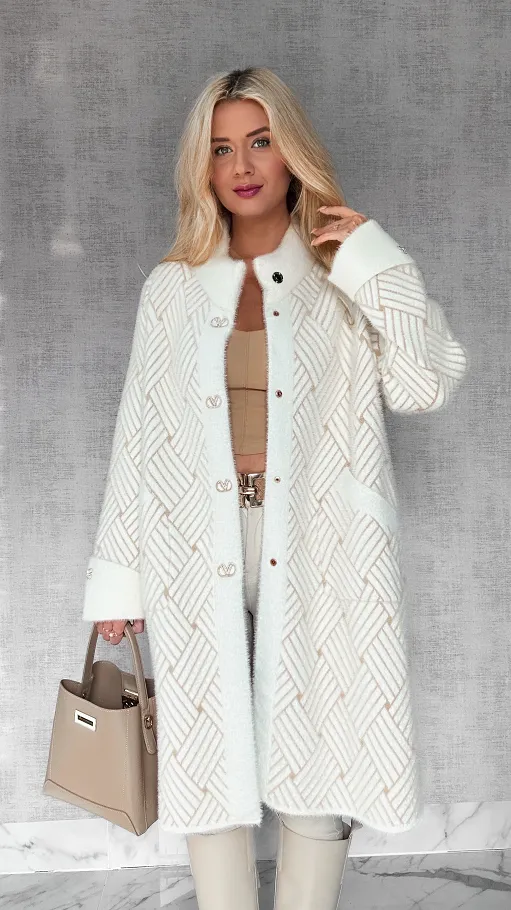 Elegancki wełniany płaszcz ALPAKA wzór warkocz ONE SIZE ecru - R043A