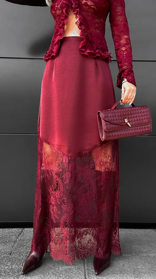 Modna satynowa spódnica MAXI z koronką BORDOWA - R075