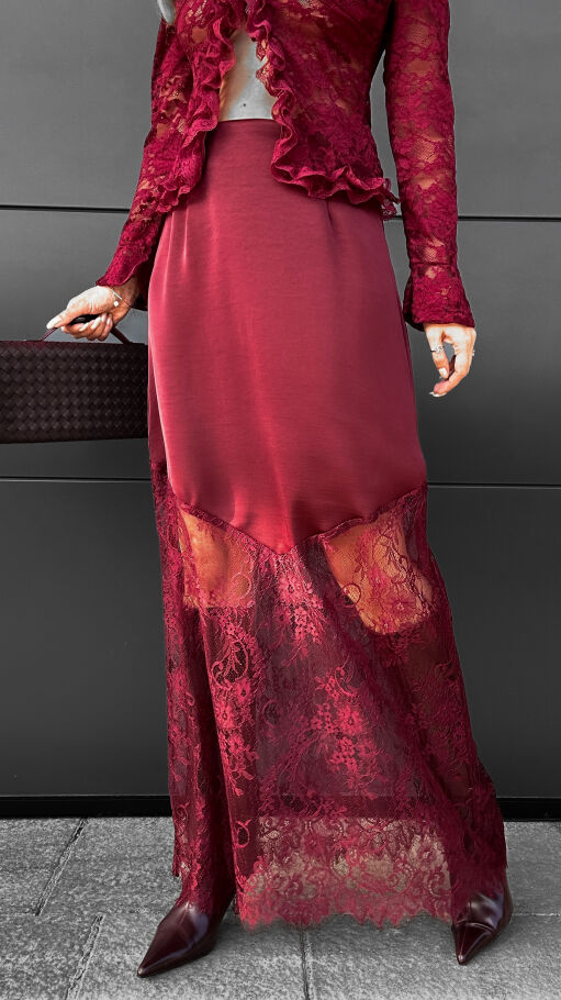 Modna satynowa spódnica MAXI z koronką BORDOWA - R075