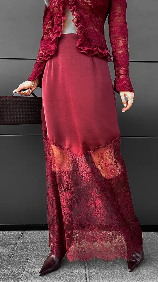 Modna satynowa spódnica MAXI z koronką BORDOWA - R075