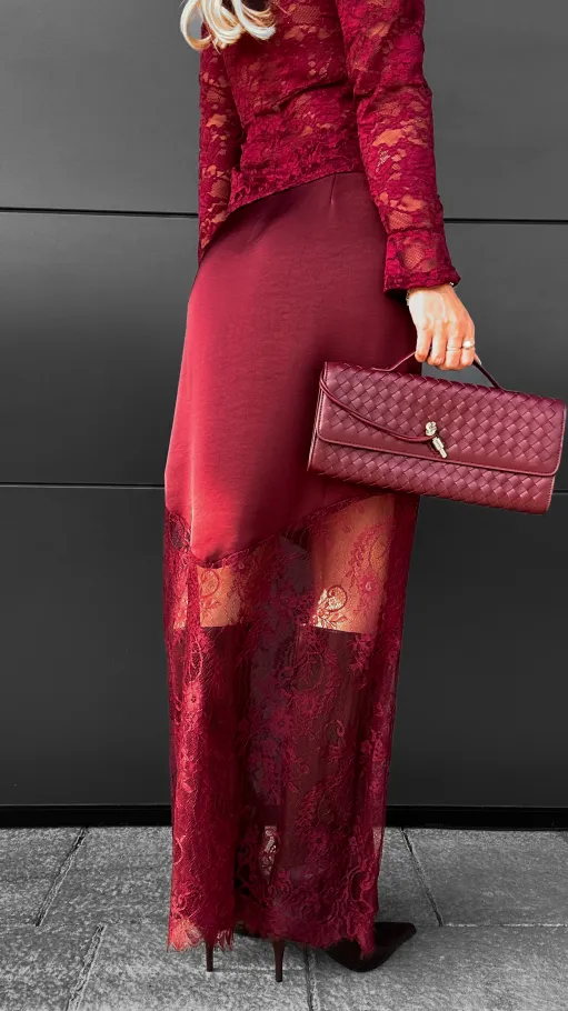 Modna satynowa spódnica MAXI z koronką BORDOWA - R075