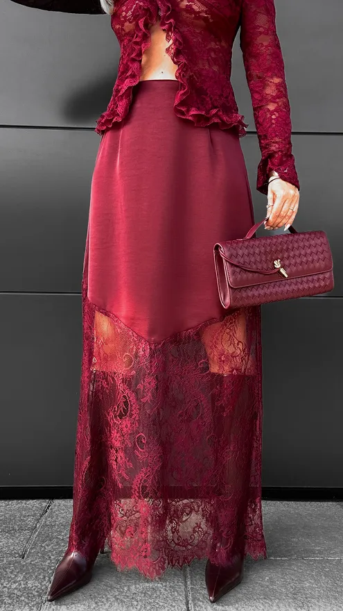 Modna satynowa spódnica MAXI z koronką BORDOWA - R075