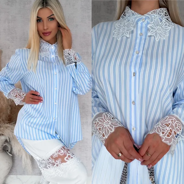 Niebieska koszula w paski zdobiona koronkowym kołnierzykiem ONE SIZE - R864A