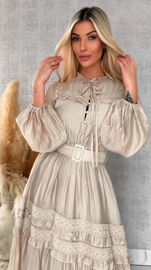 Elegancka długa sukienka zdobiona koronką BEŻOWA - R599