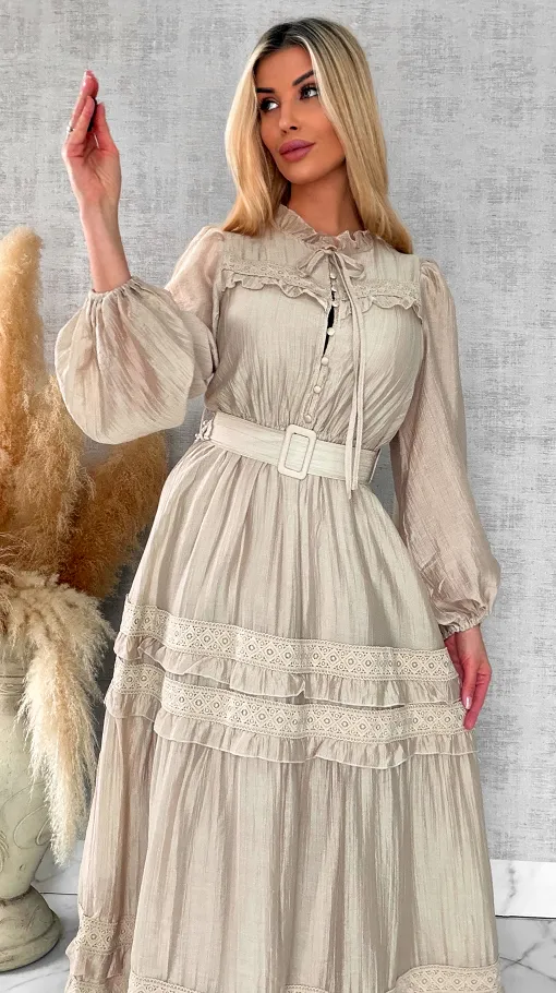 Elegancka długa sukienka zdobiona koronką BEŻOWA - R599