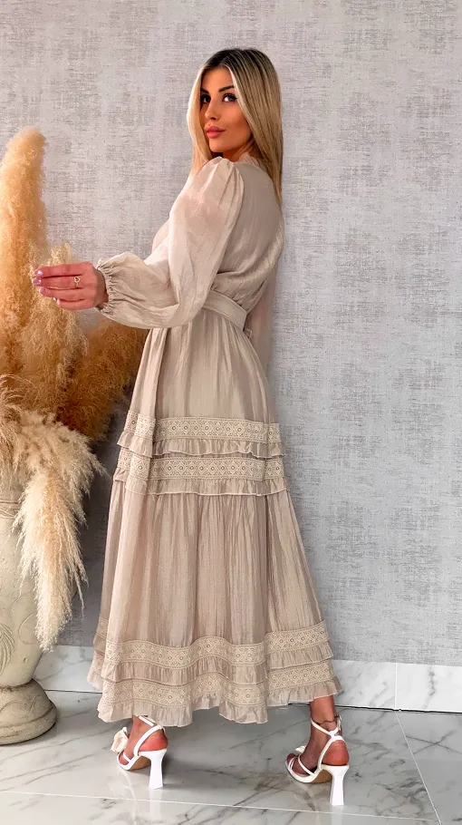 Elegancka długa sukienka zdobiona koronką BEŻOWA - R599