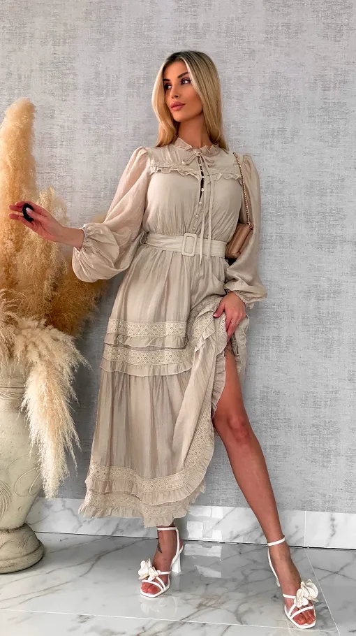 Elegancka długa sukienka zdobiona koronką BEŻOWA - R599