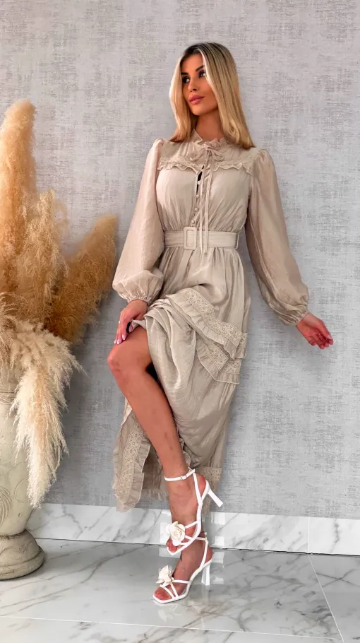 Elegancka długa sukienka zdobiona koronką BEŻOWA - R599