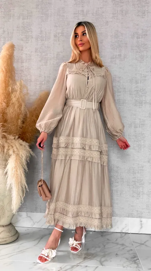 Elegancka długa sukienka zdobiona koronką BEŻOWA - R599