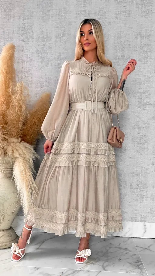 Elegancka długa sukienka zdobiona koronką BEŻOWA - R599