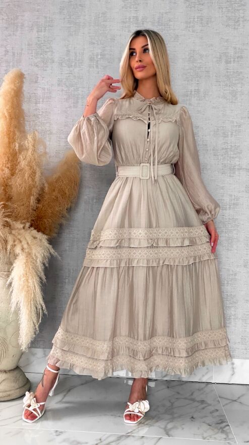 Elegancka długa sukienka zdobiona koronką BEŻOWA - R599