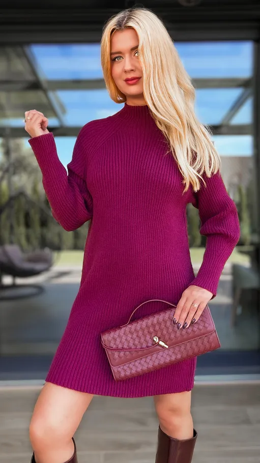 Sukienka sweterkowa z półgolfem BORDO - R099