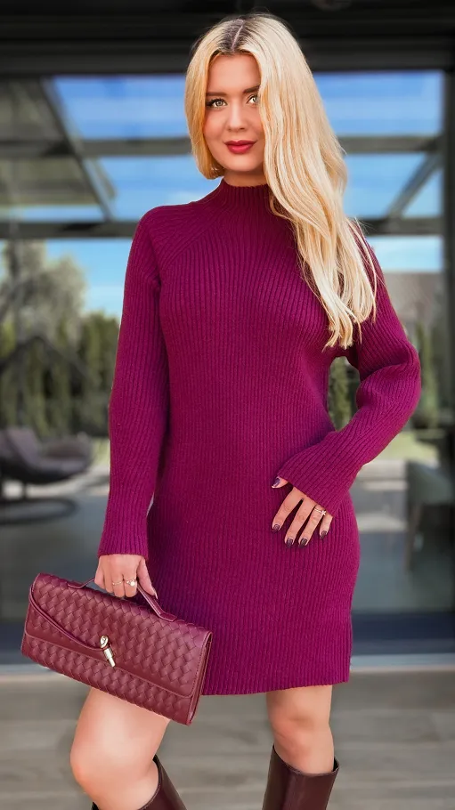 Sukienka sweterkowa z półgolfem BORDO - R099