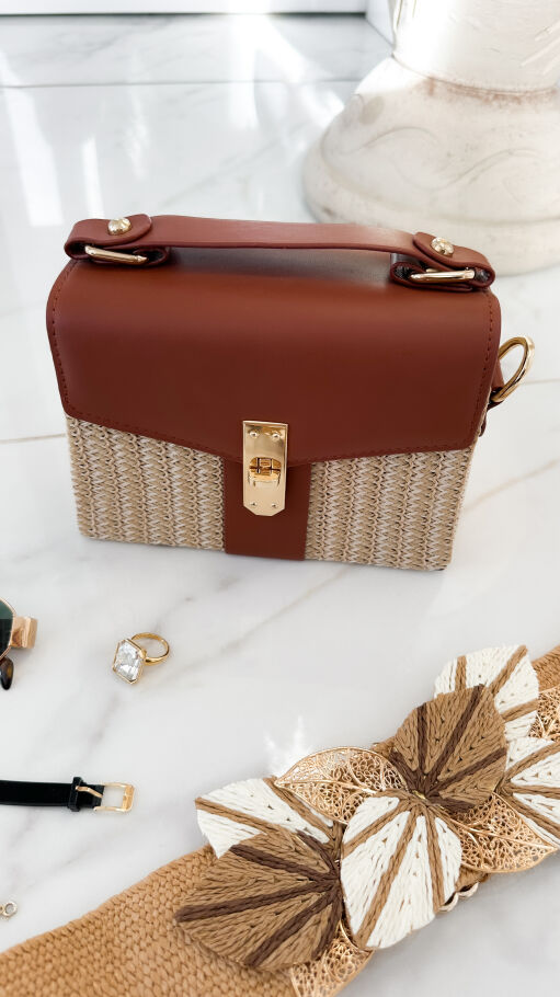 Rattanowy kuferek BOHO z brązowym wykończeniem - R966