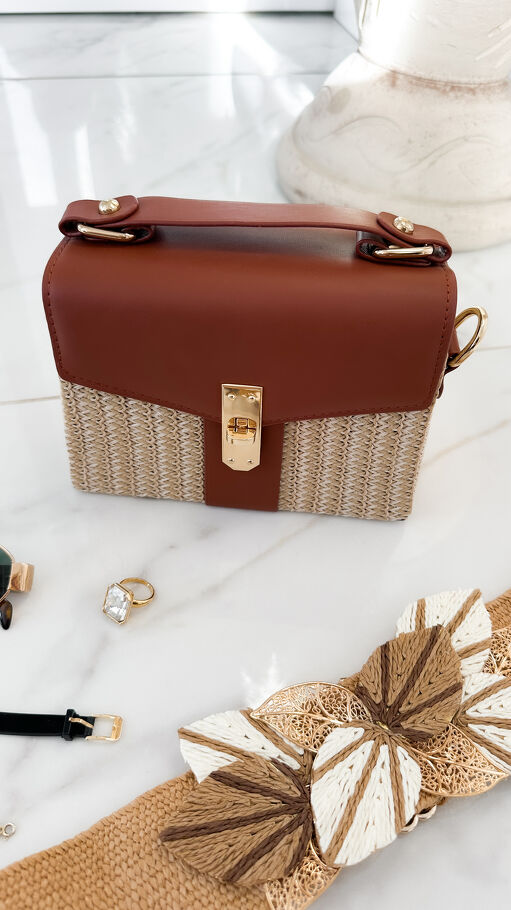 Rattanowy kuferek BOHO z brązowym wykończeniem - R966