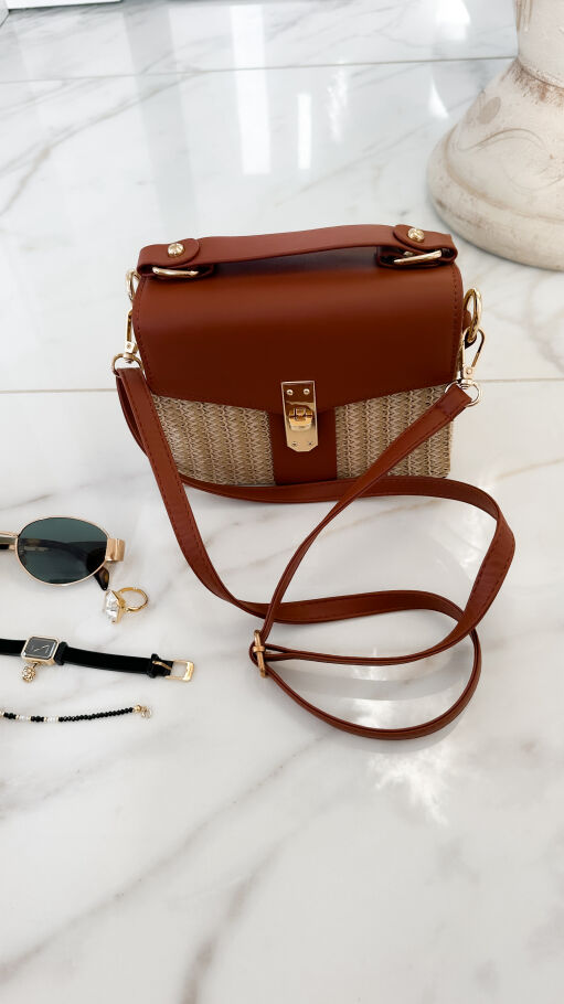 Rattanowy kuferek BOHO z brązowym wykończeniem - R966