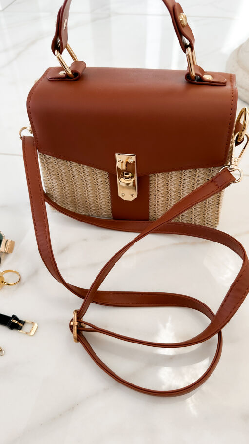 Rattanowy kuferek BOHO z brązowym wykończeniem - R966