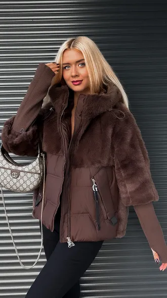 Piękna czekoladowa kurtka z futerkiem i ściąganymi rękawami - R217
