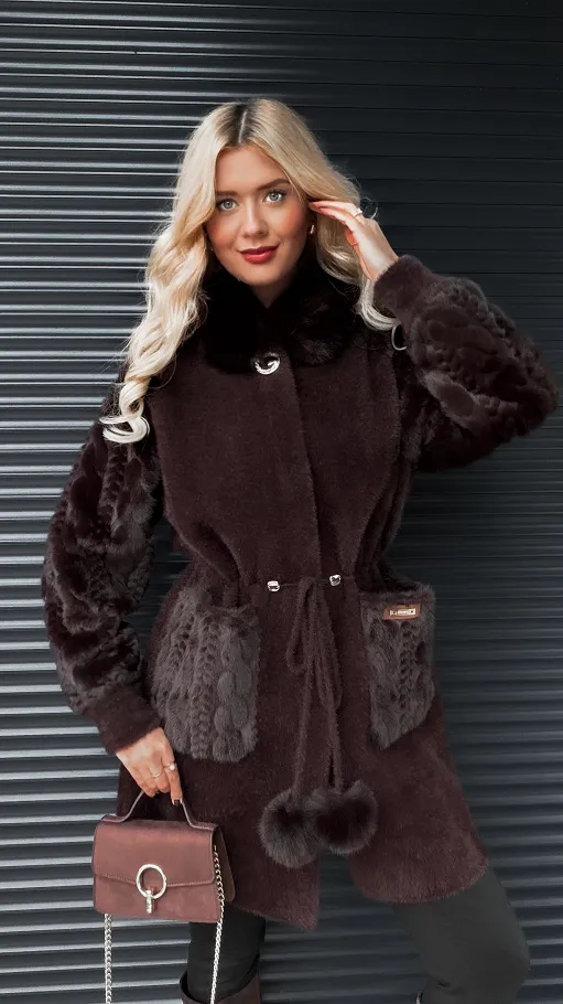 Czekoladowy wełniany płaszcz ALPAKA z kapturem i futerkiem ONE SIZE - R118A