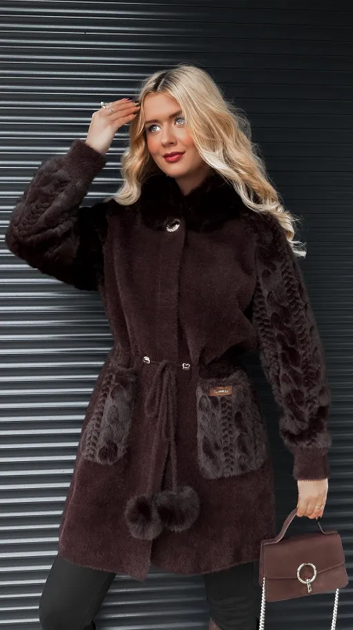 Czekoladowy wełniany płaszcz ALPAKA z kapturem i futerkiem ONE SIZE - R118A