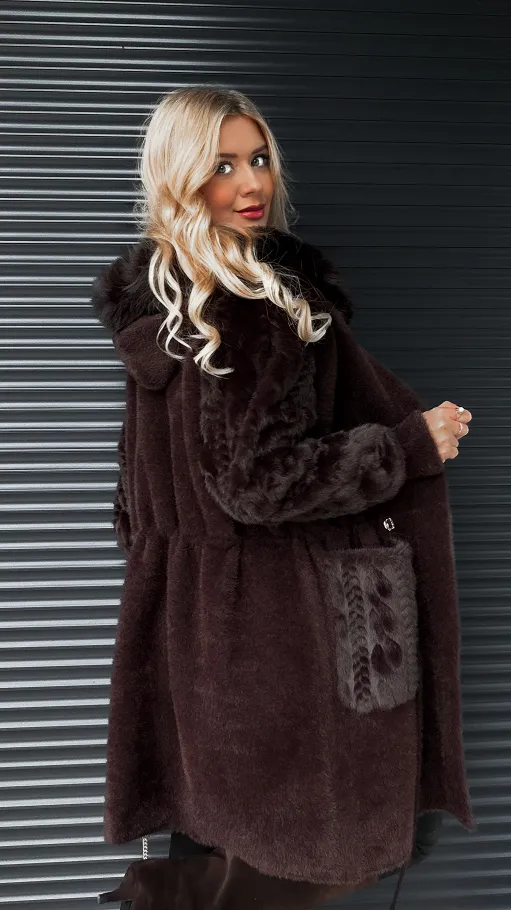 Czekoladowy wełniany płaszcz ALPAKA z kapturem i futerkiem ONE SIZE - R118A