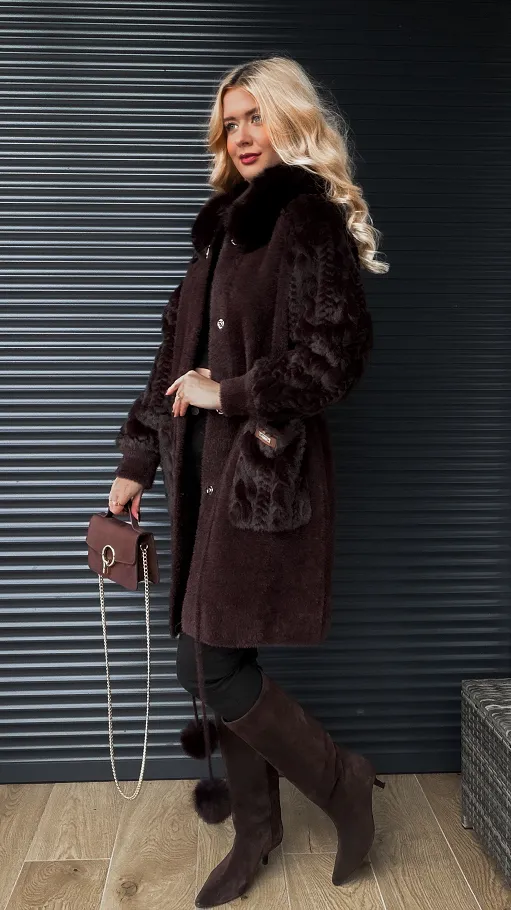 Czekoladowy wełniany płaszcz ALPAKA z kapturem i futerkiem ONE SIZE - R118A