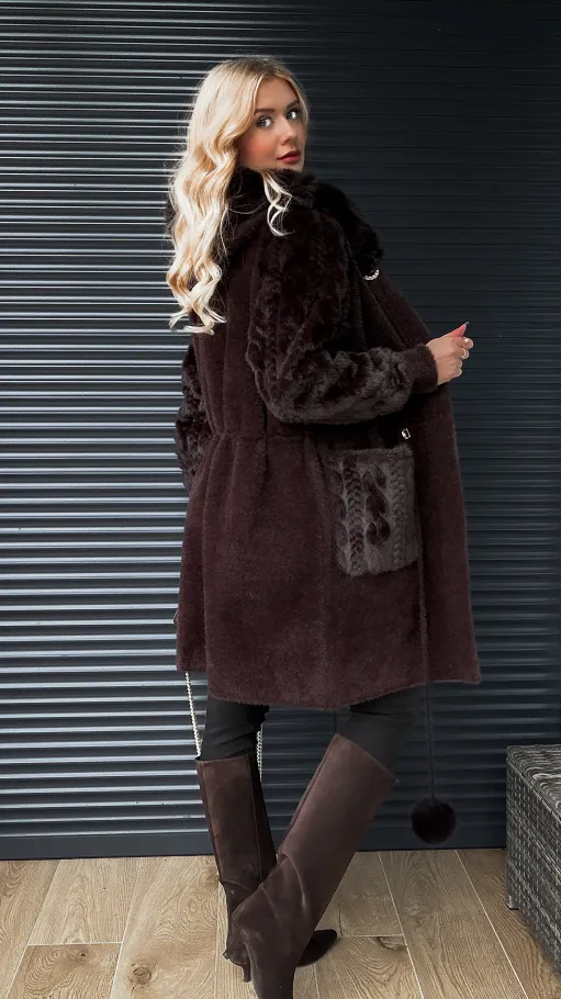 Czekoladowy wełniany płaszcz ALPAKA z kapturem i futerkiem ONE SIZE - R118A