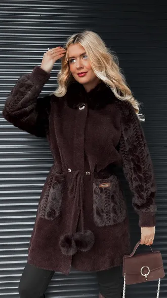 Czekoladowy wełniany płaszcz ALPAKA z kapturem i futerkiem ONE SIZE - R118A