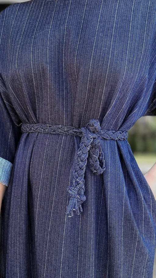 Elastyczna jeansowa MAXI sukienka z rozcięciami i wiązaniem ONE SIZE - R084