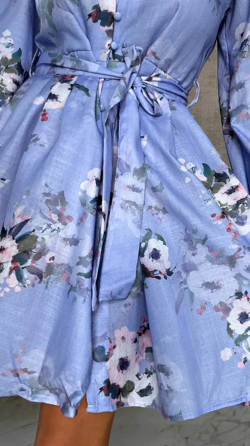 Piękna niebieska sukienka w kwiaty LEN - R480