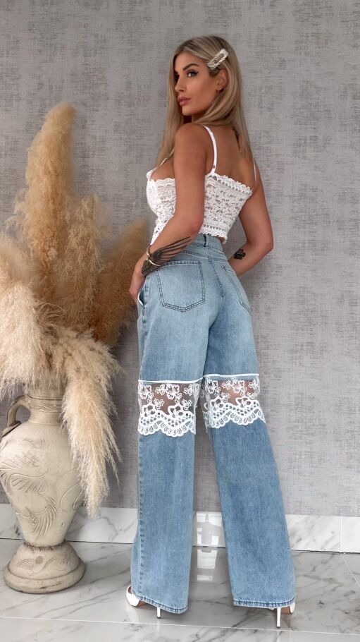 Ekstra koronkowy biały TOP usztywniany i zdobiony ONE SIZE - R756