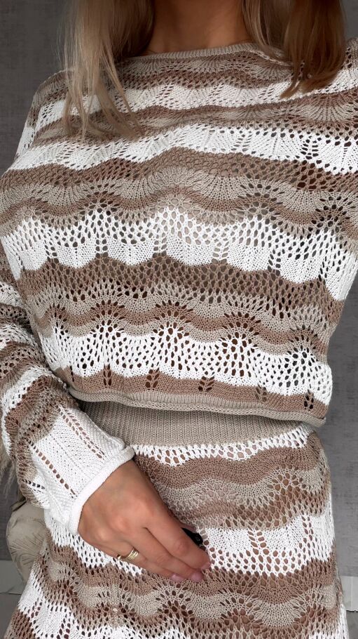 Wyjątkowy ażurowy komplet w beżowe paski bluzka + spodenki WISKOZA - R724A