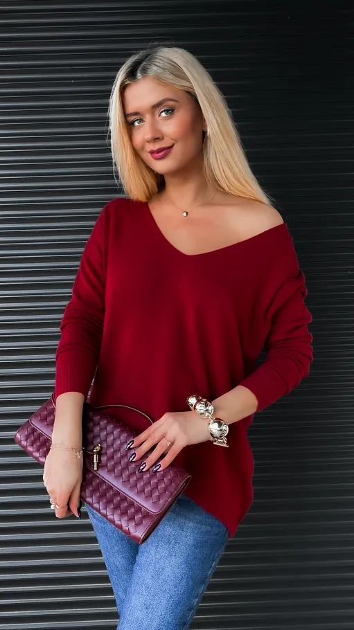 Lekki dzianinowy sweter w serek BORDO one size - R313