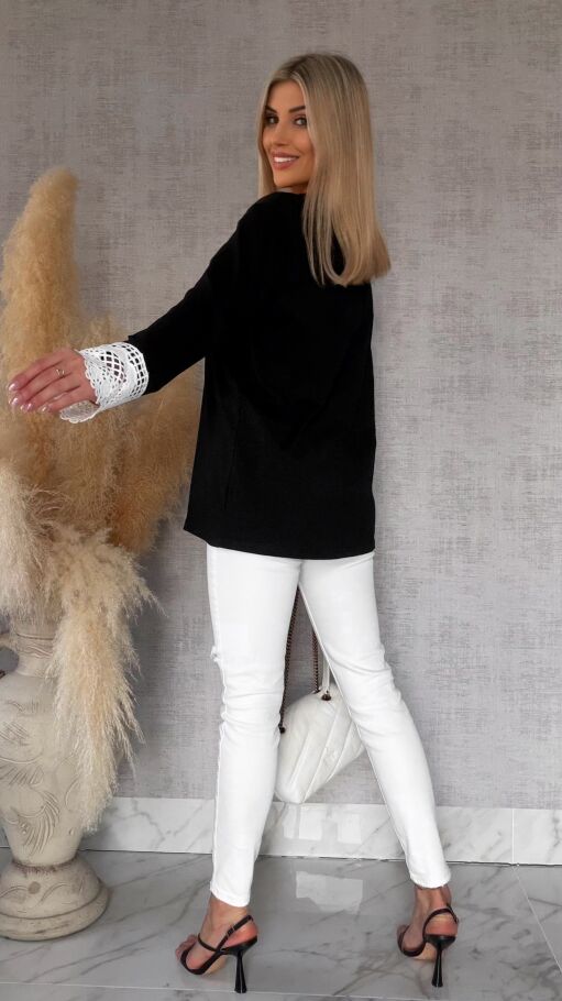 Czarna bawełniana bluzka z białą gipiurą ONE SIZE - R461