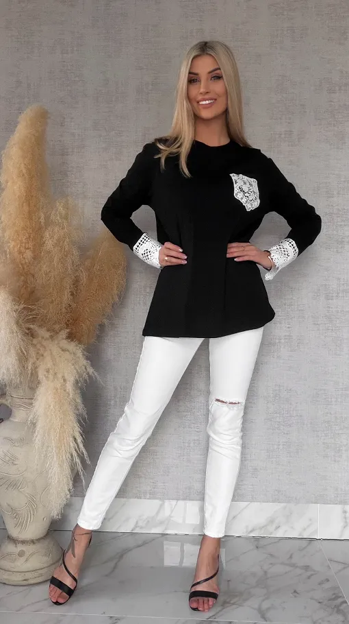 Czarna bawełniana bluzka z białą gipiurą ONE SIZE - R461