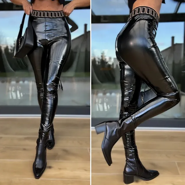 Czarne spodnie legginsy LATEX z gumowym pasem - M442