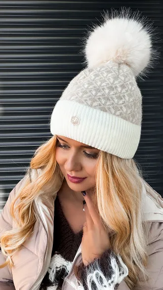 Czapka damska ze złotą nitką i dużym pomponem BEŻOWA produkt polski - R295