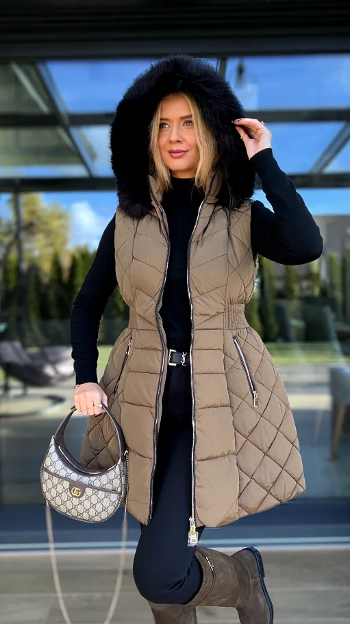 Pikowana rozkloszowana kamizelka z kapturem DARK CAMEL - R229A