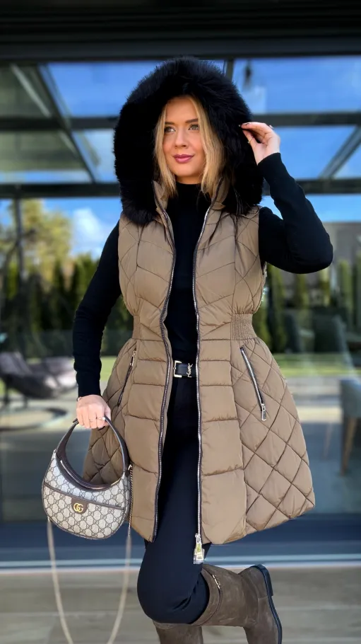 Pikowana rozkloszowana kamizelka z kapturem DARK CAMEL - R229A