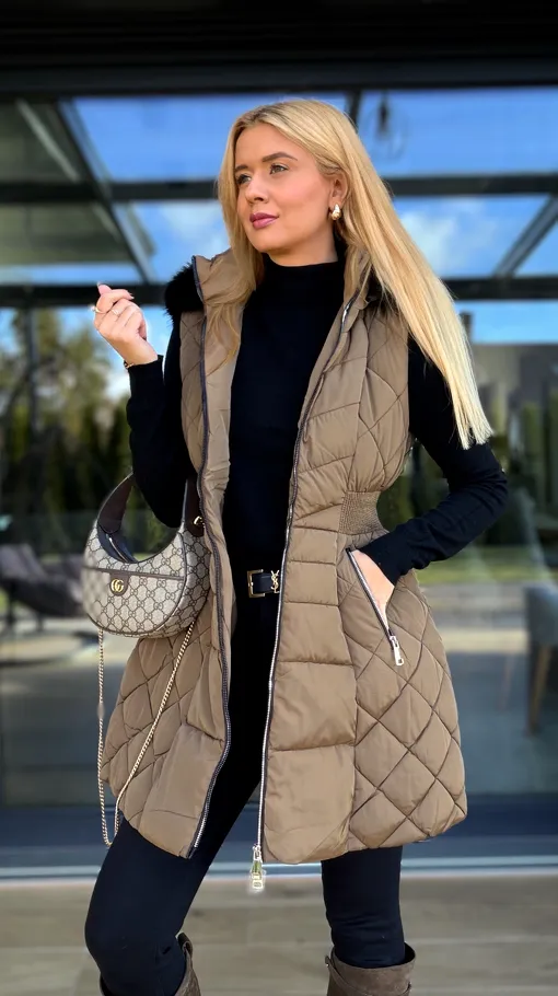 Pikowana rozkloszowana kamizelka z kapturem DARK CAMEL - R229A