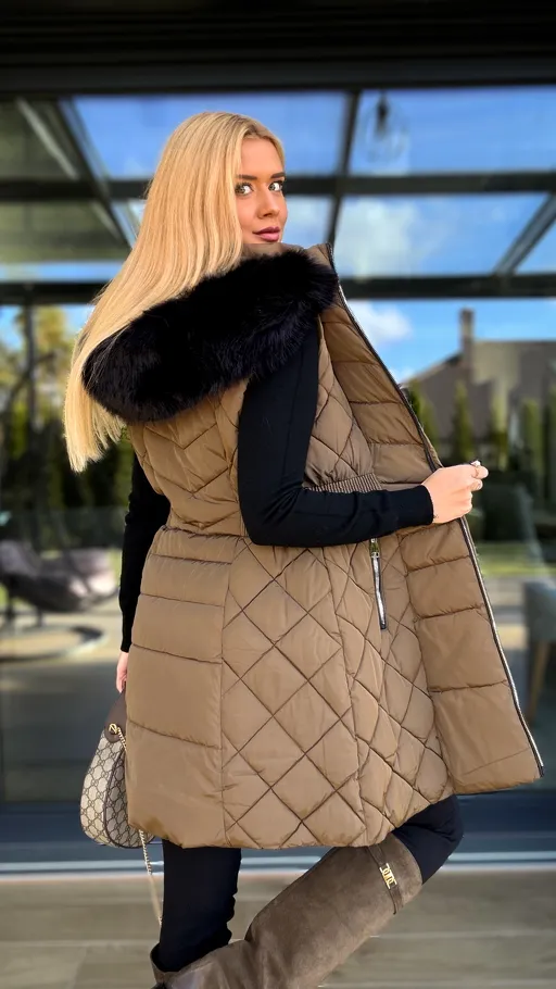 Pikowana rozkloszowana kamizelka z kapturem DARK CAMEL - R229A