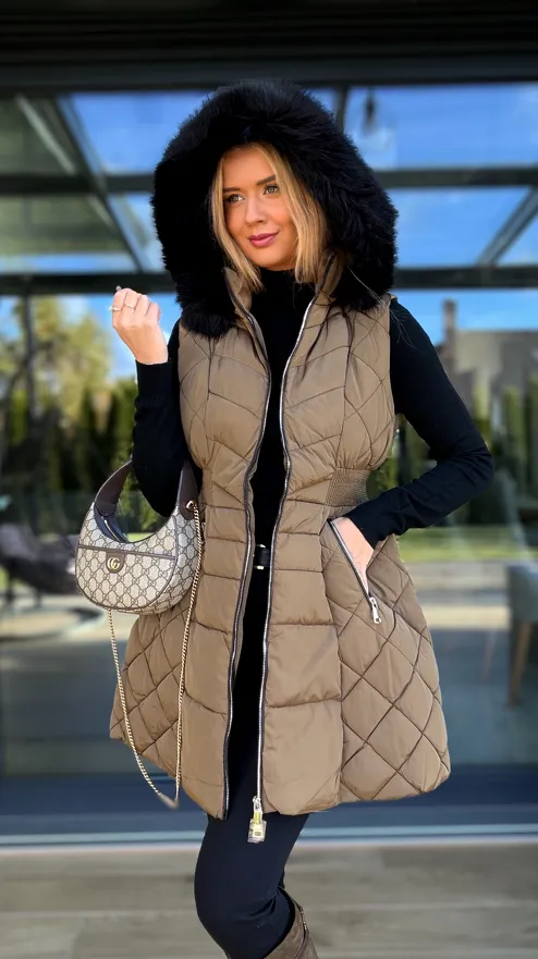 Pikowana rozkloszowana kamizelka z kapturem DARK CAMEL - R229A