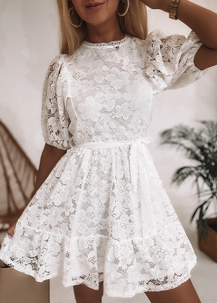 Koronkowa biała sukienka z bawełny z wiązaniem - M887