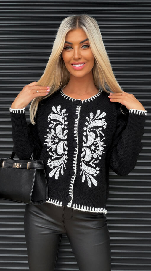 Czarny sweter na guzikami z białymi haftowaniami ONE SIZE - S382